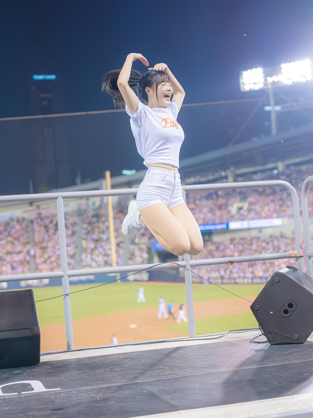 최홍라