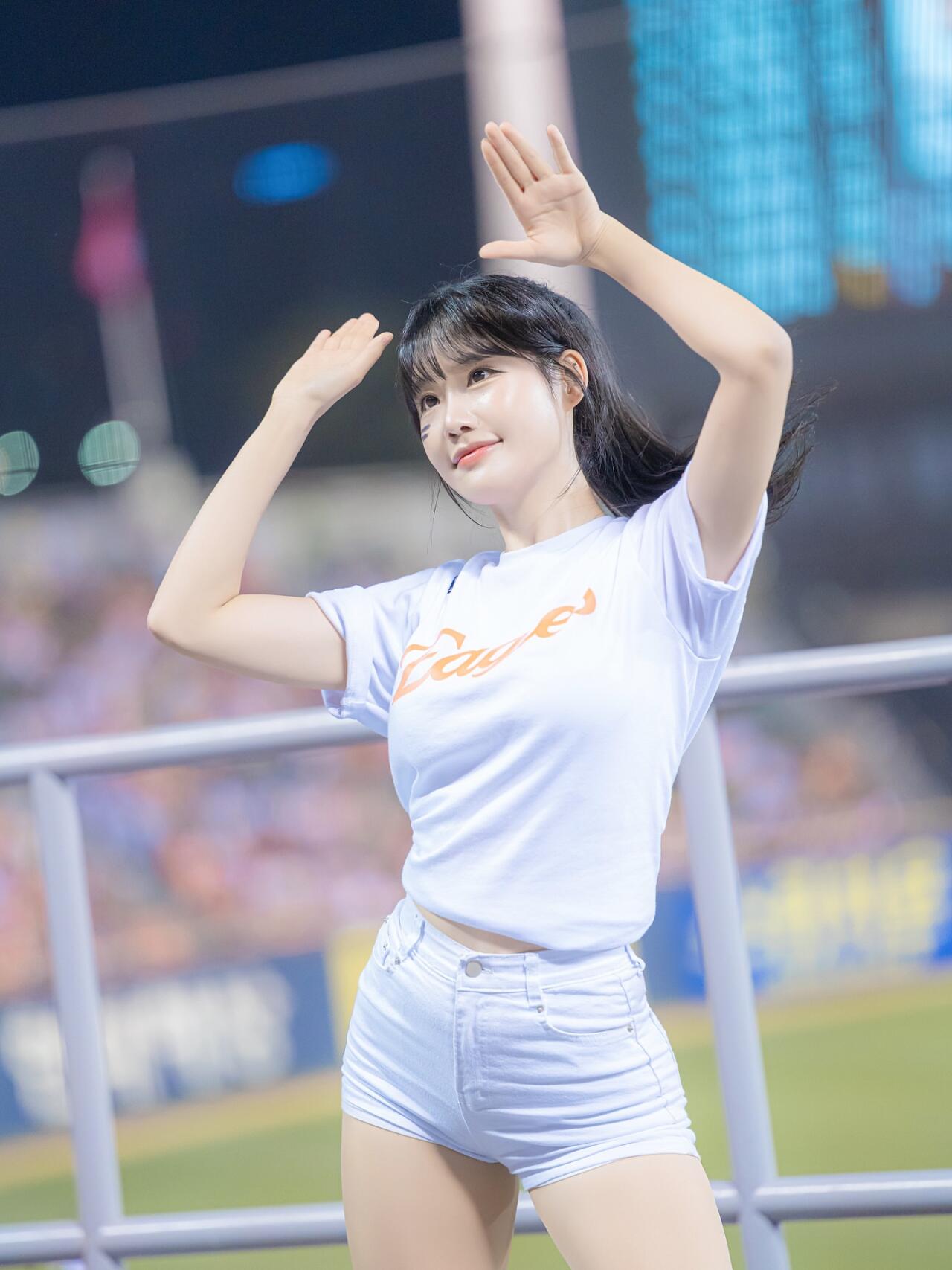 최홍라